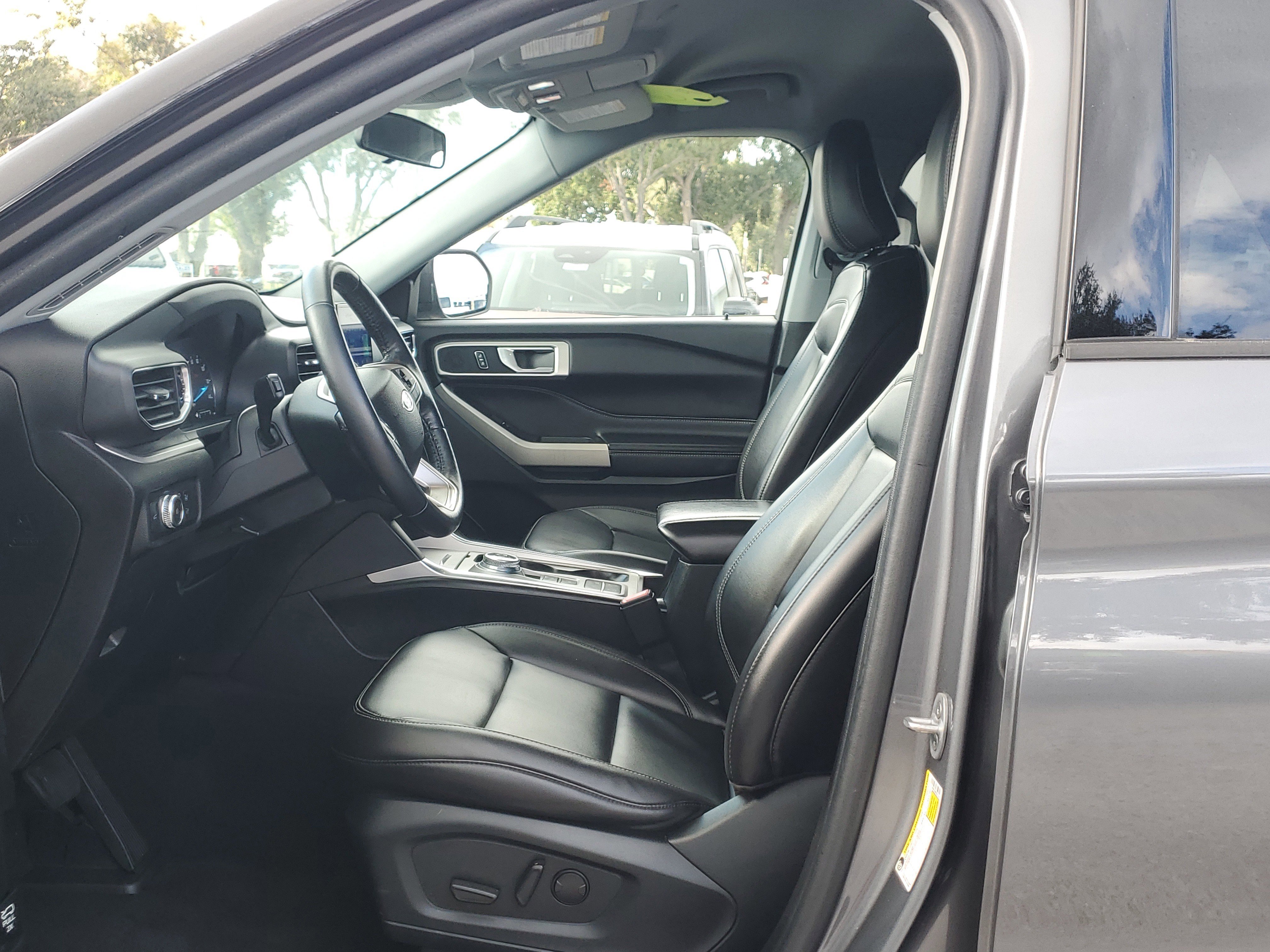 Used 2022 Ford Explorer XLT w/ Equipment Group 202A image 22