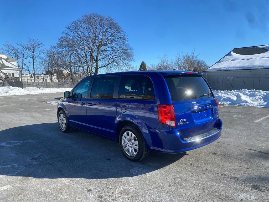 Used 2018 Dodge Grand Caravan SE w/ UConnect Hands-Free Group image 8