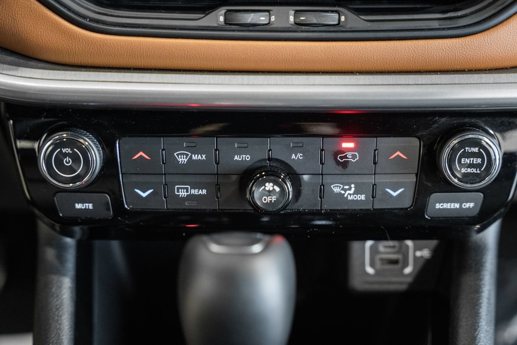 Certified 2025 Jeep Compass Limited AWD/4WD image 25