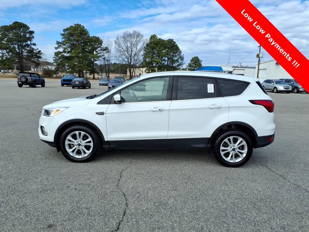 Used 2019 Ford Escape SE image 2