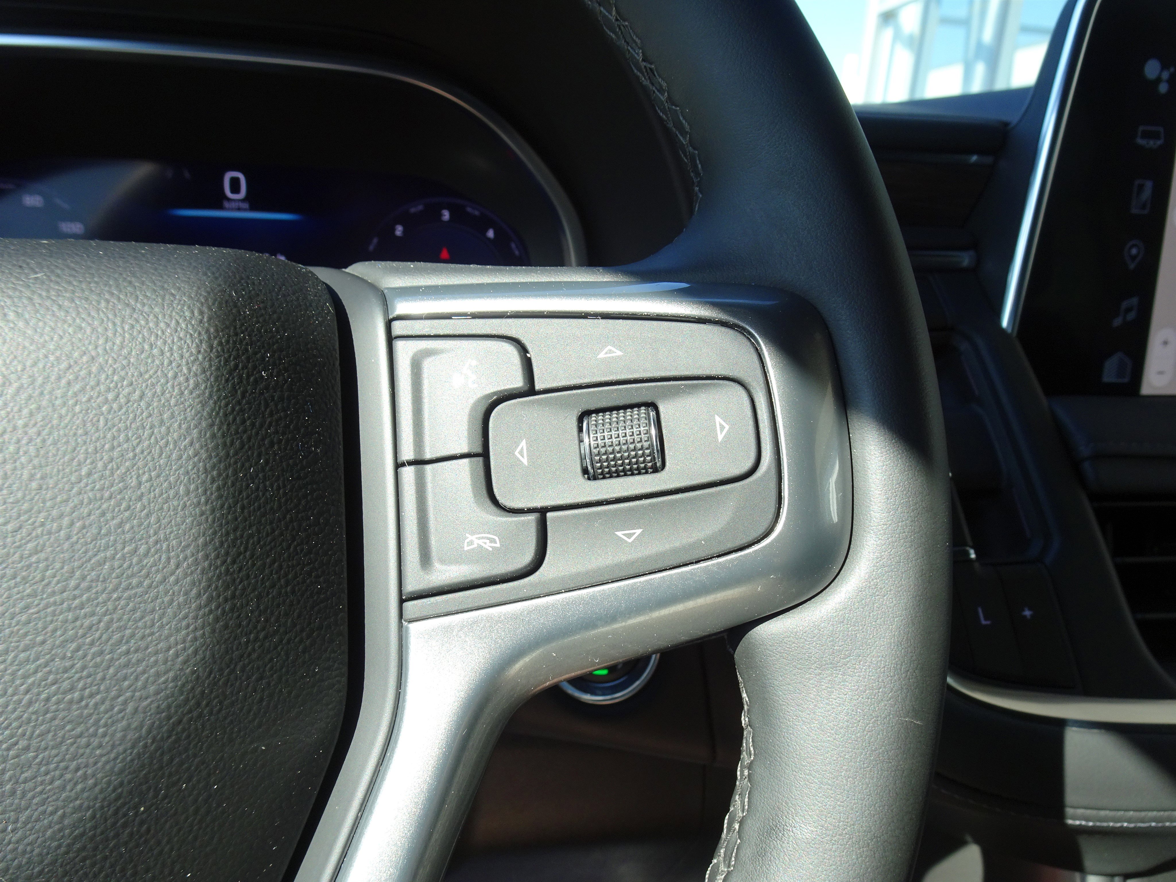 Used 2023 Chevrolet Tahoe Z71 w/ Luxury Package AWD/4WD image 22