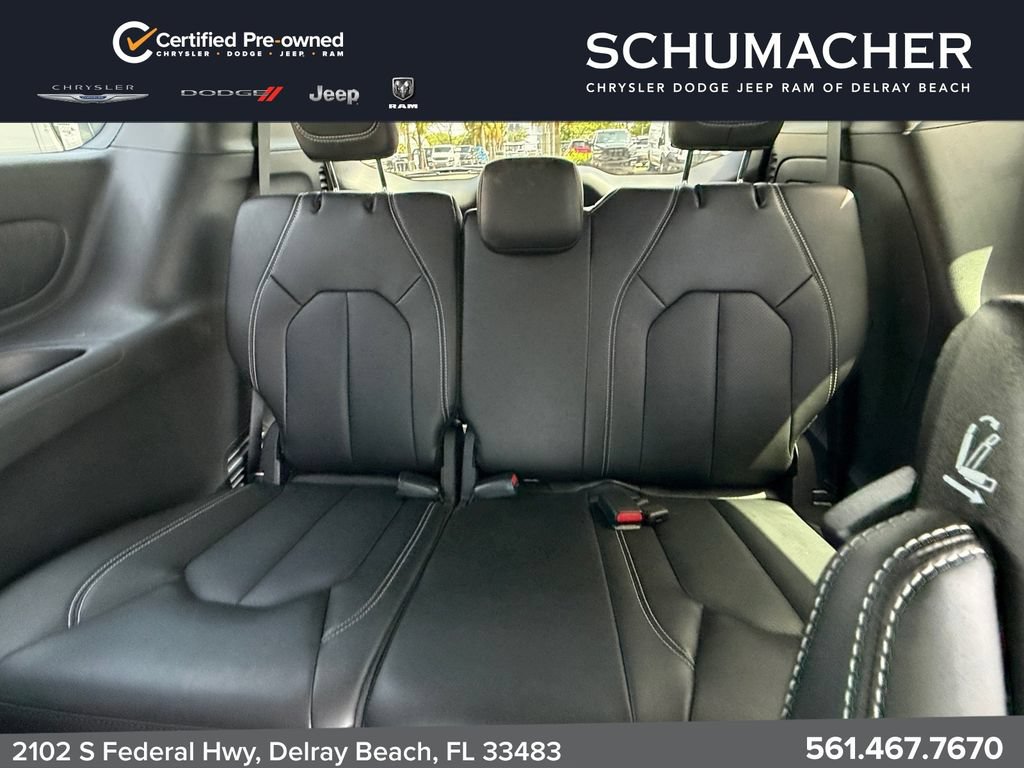 Used 2025 Chrysler Pacifica Select FWD image 13