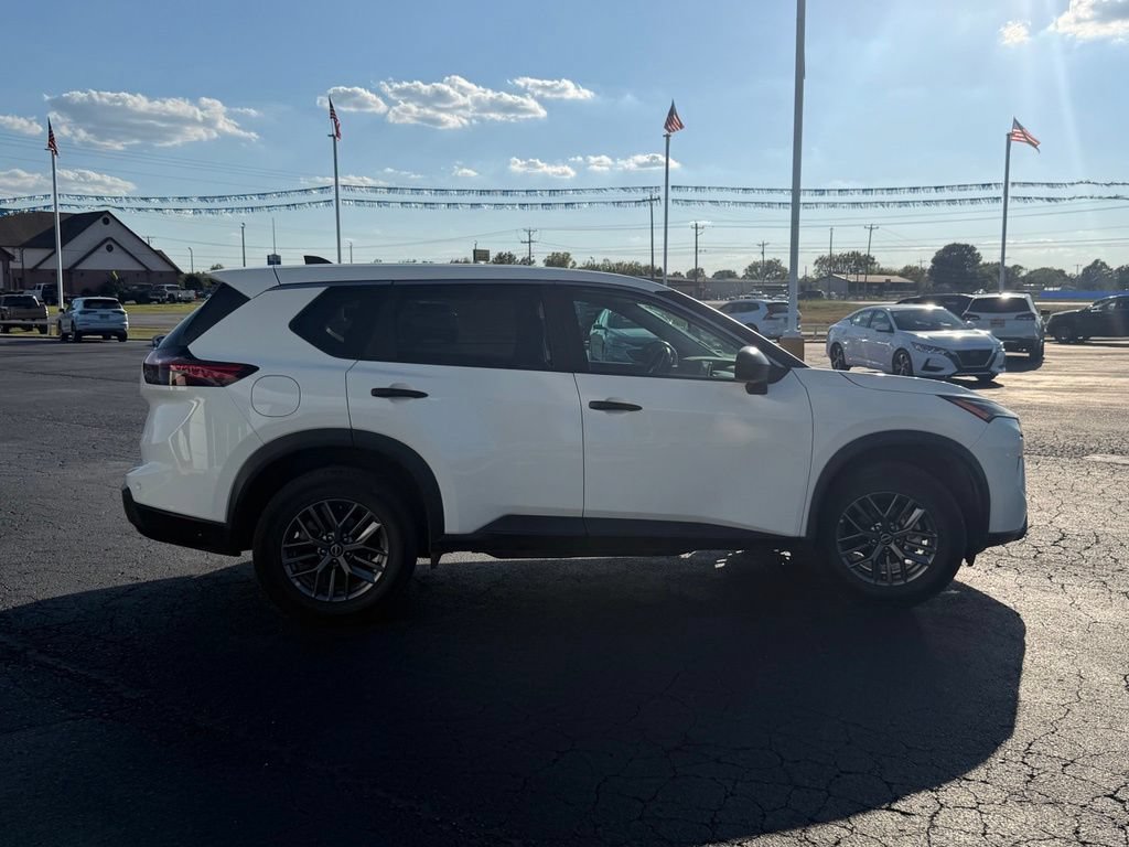 Used 2024 Nissan Rogue S AWD/4WD image 6