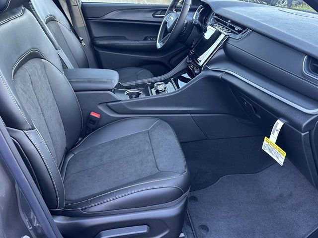 New 2025 Jeep Grand Cherokee L Altitude image 13