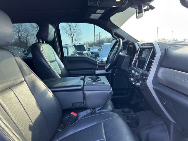 Used 2022 Ford F350 Lariat w/ Black Appearance Package image 7