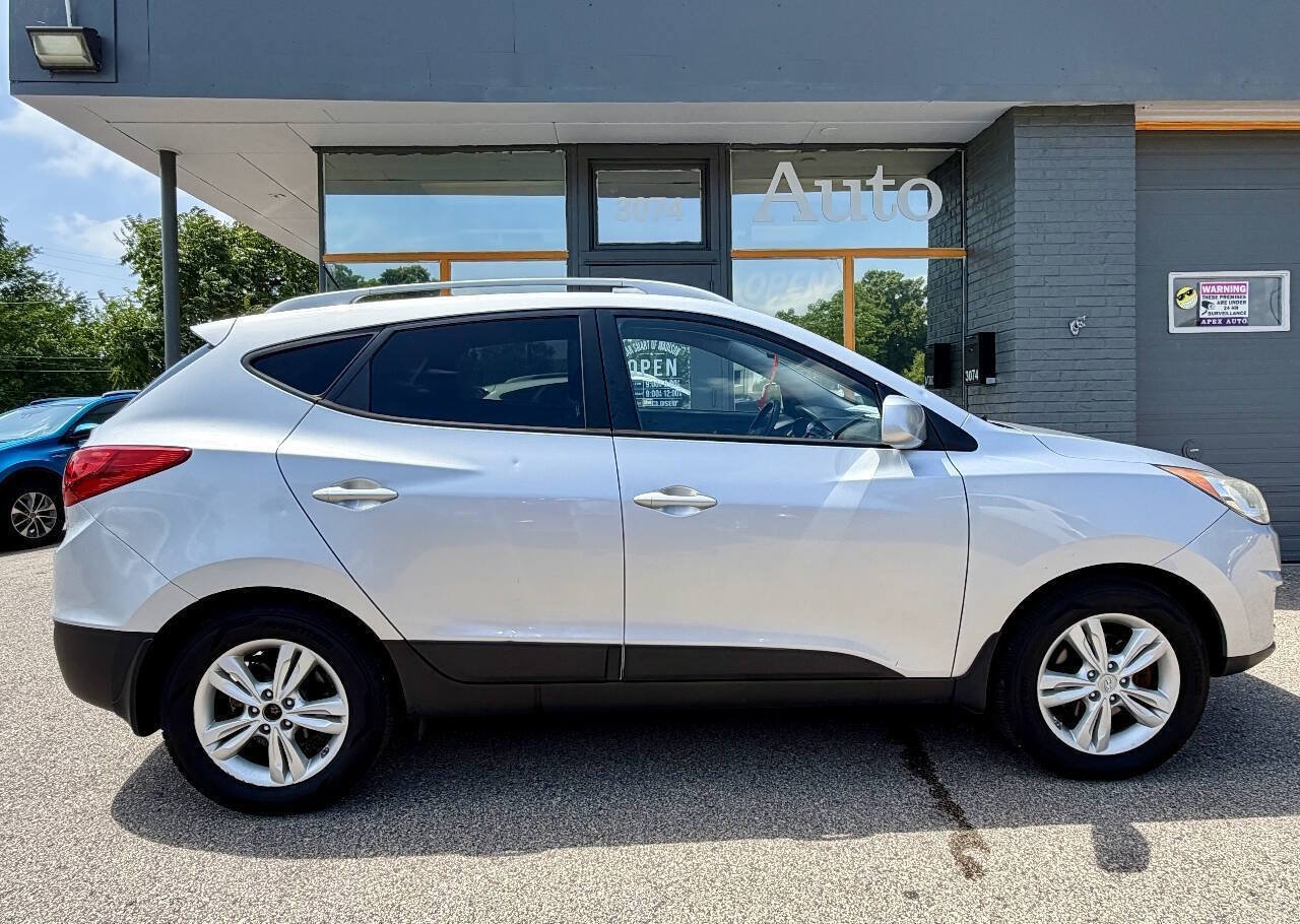 Used 2011 Hyundai Tucson GLS AWD/4WD image 2