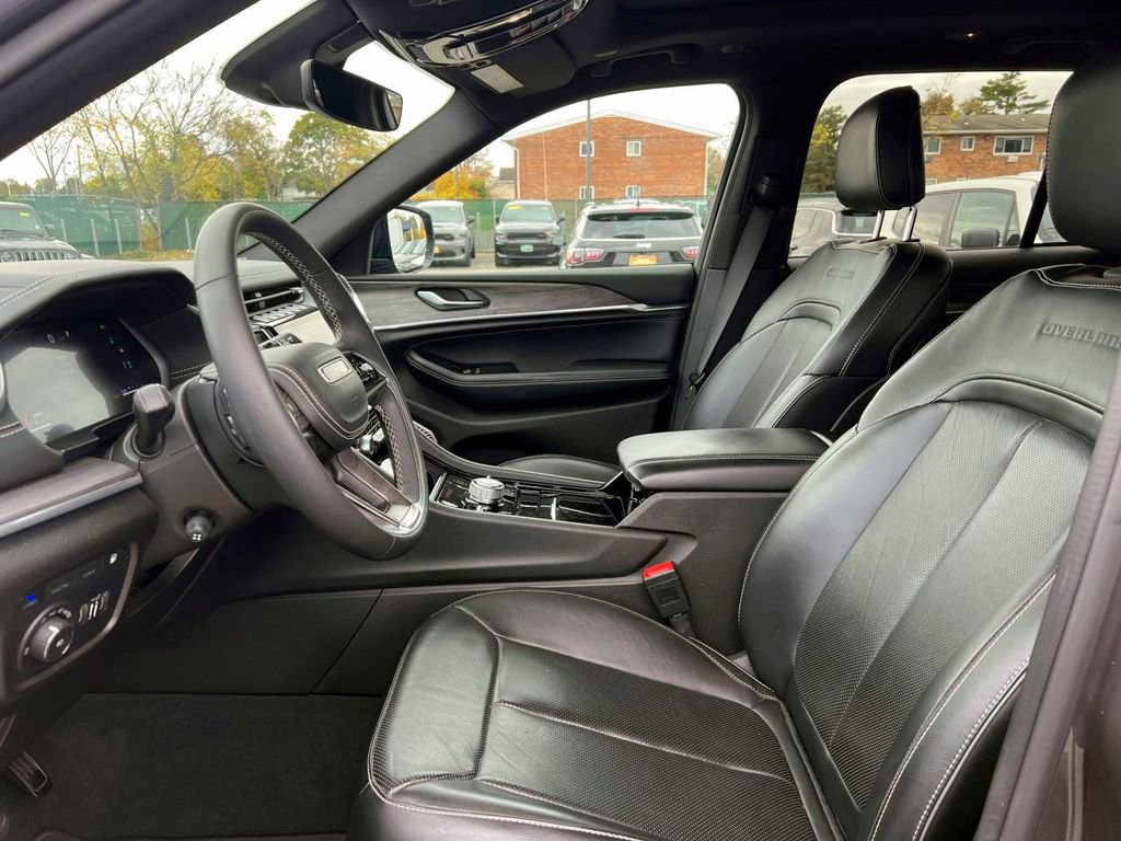 Used 2022 Jeep Grand Cherokee Overland image 16