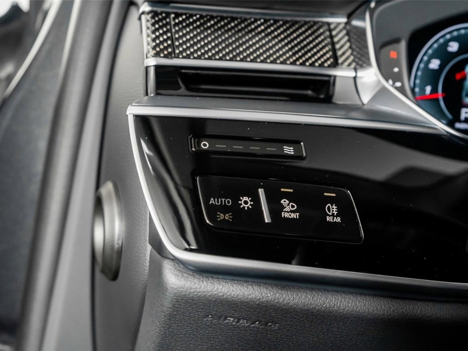 Used 2022 Audi S8 w/ S8 Executive Package image 42