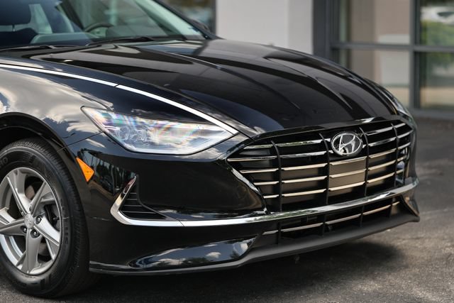 Used 2023 Hyundai Sonata SE FWD image 2