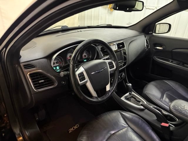 Used 2013 Chrysler 200 Limited FWD image 27