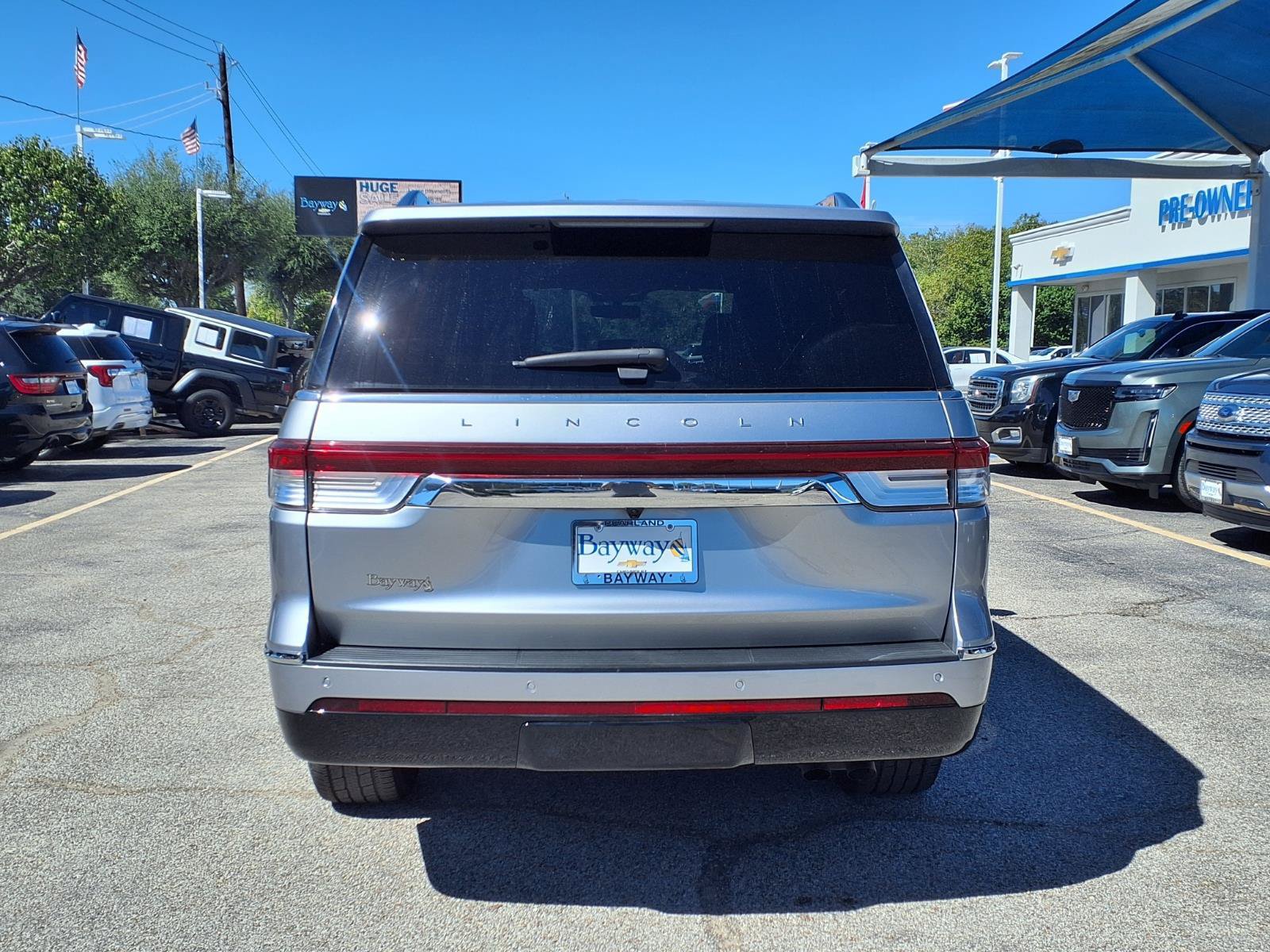 Used 2024 Lincoln Navigator Premiere AWD/4WD image 21