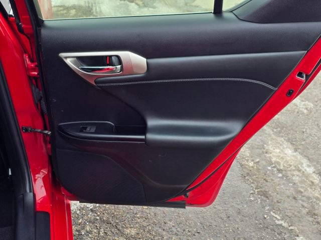 Used 2015 Lexus CT 200h image 15