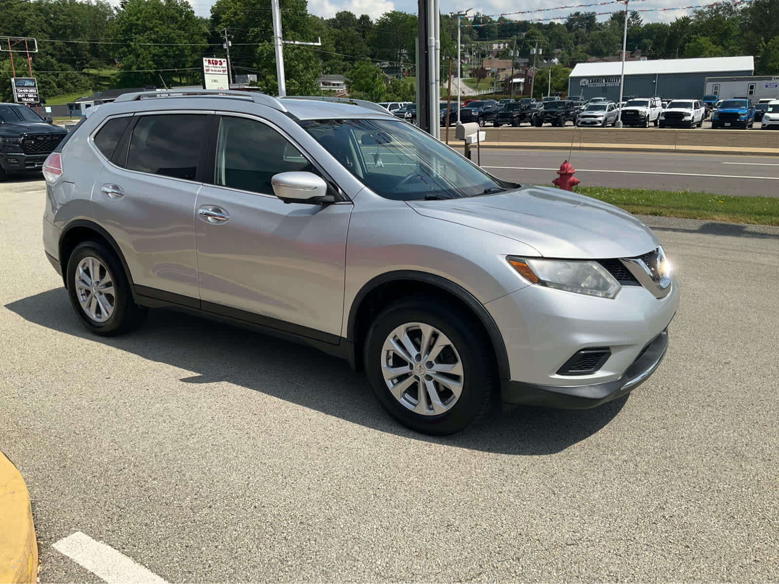 Used 2015 Nissan Rogue SV w/ SV Premium Package AWD/4WD image 3
