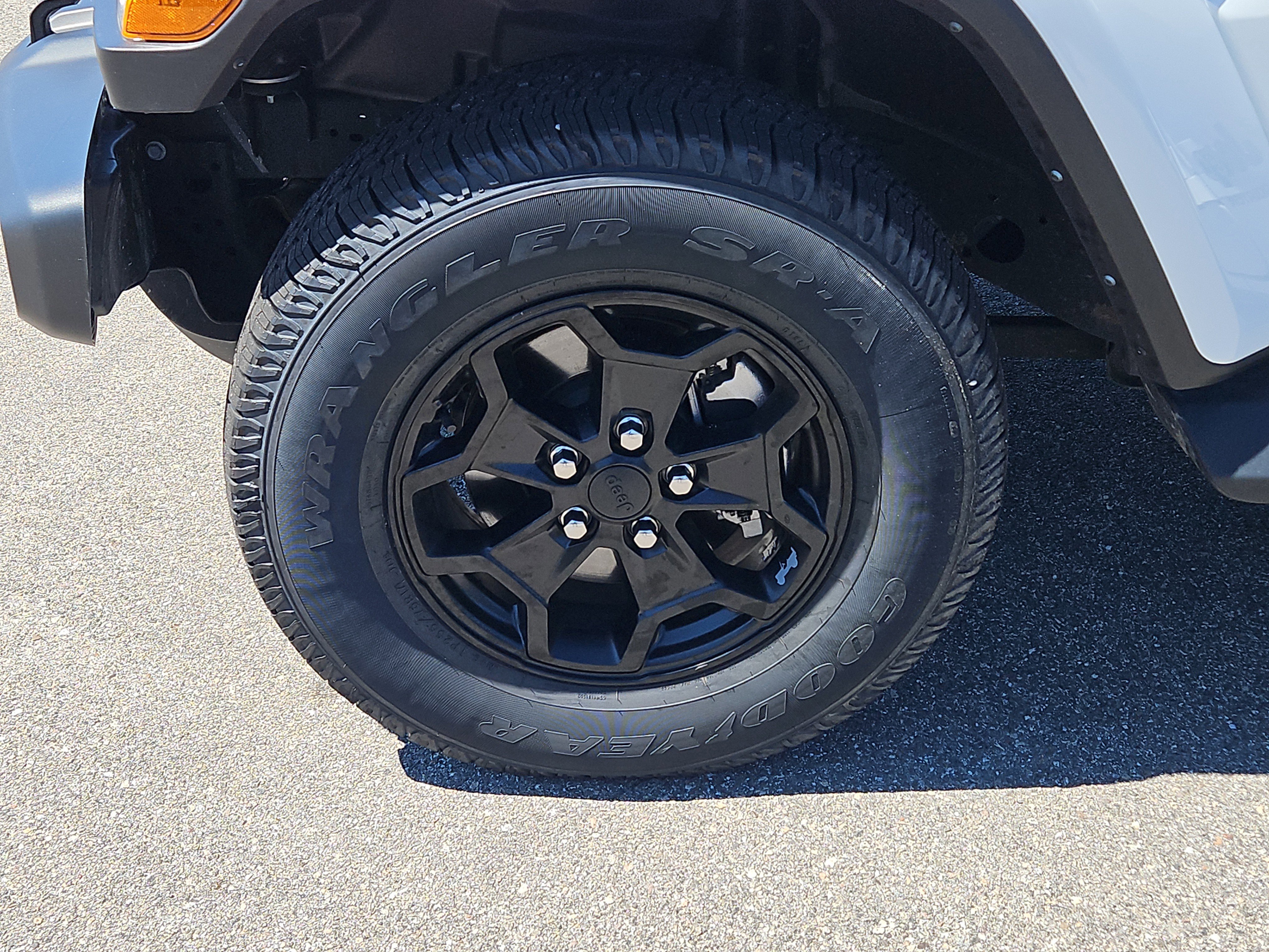 Used 2022 Jeep Gladiator Willys image 7