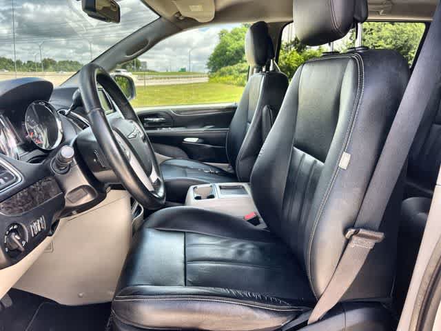 Used 2015 Chrysler Town & Country Touring w/ Driver Convenience Group FWD image 11