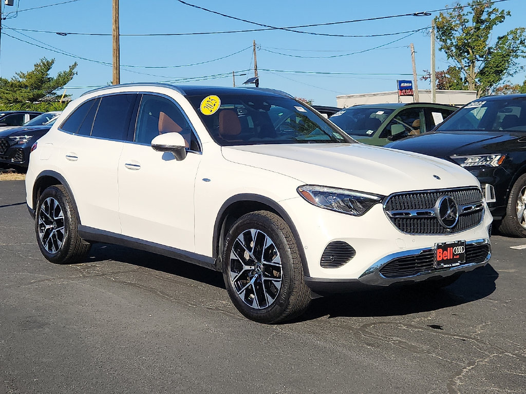 Used 2025 Mercedes-Benz GLC 350e 4MATIC image 2