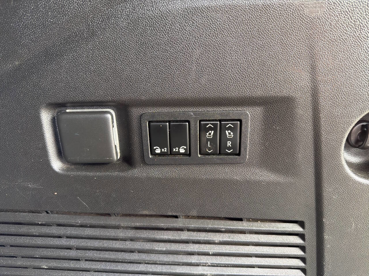 Used 2021 Chevrolet Tahoe LT w/ LT Signature Package image 6