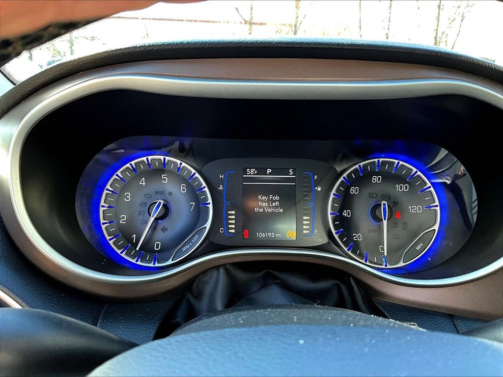 Used 2017 Chrysler Pacifica Touring-L image 17