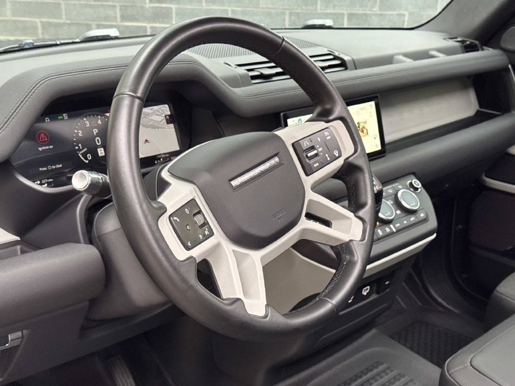 Used 2021 Land Rover Defender 90 First Edition AWD/4WD image 18
