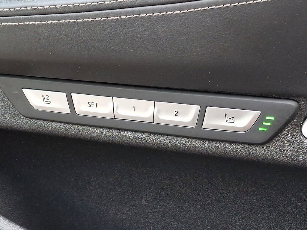 Used 2018 BMW M760i xDrive image 25