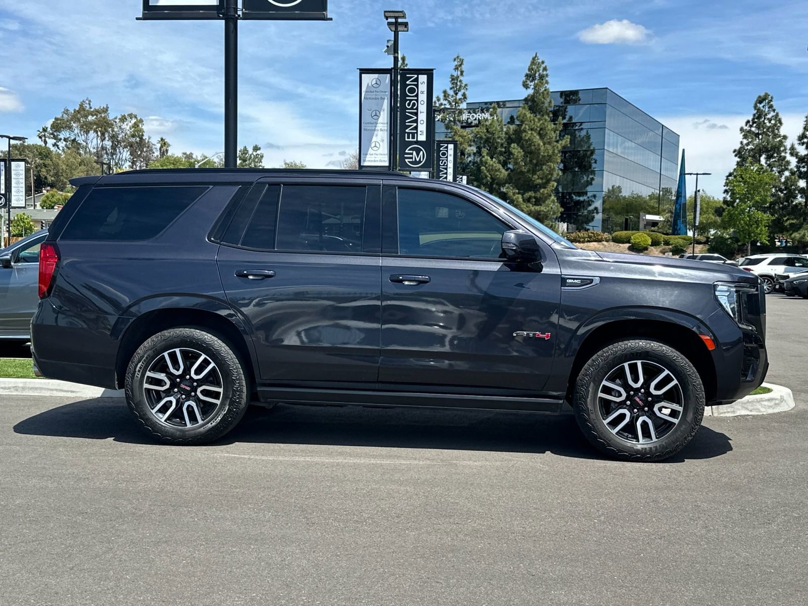Used 2023 GMC Yukon AT4 w/ AT4 Premium Plus Package AWD/4WD image 2