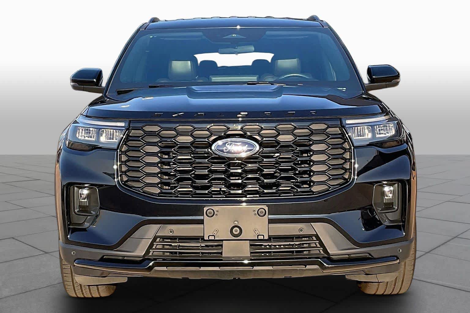 Used 2025 Ford Explorer ST-Line w/ ST-Line Street Pack AWD/4WD image 9
