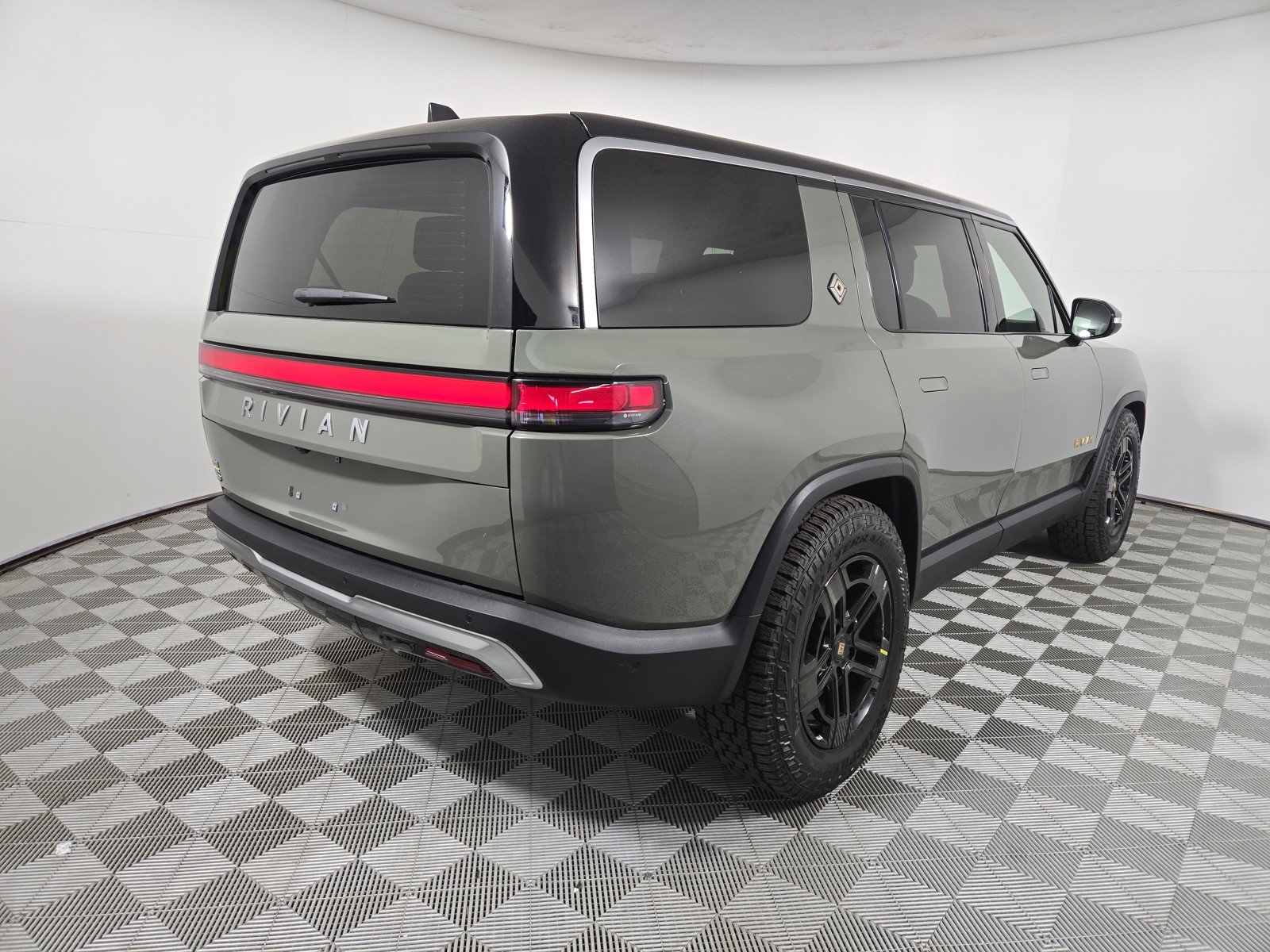 Used 2022 Rivian R1S Launch Edition image 5