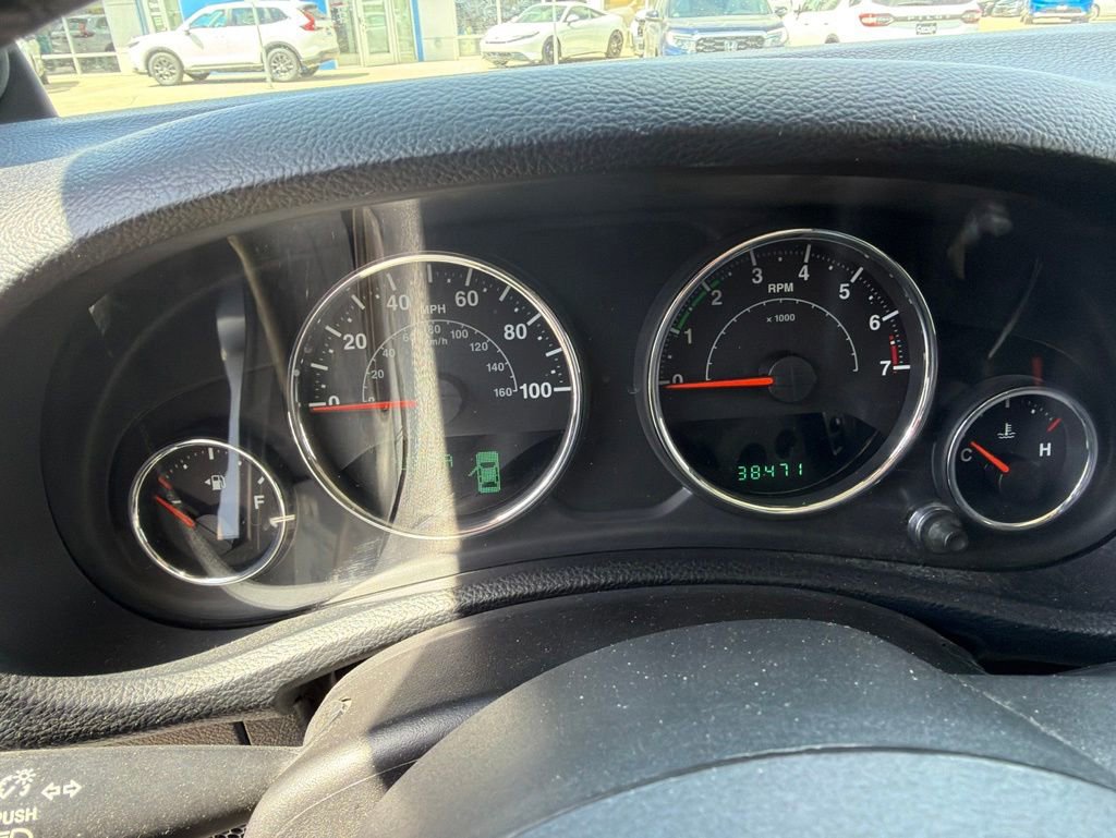 Used 2014 Jeep Wrangler Sahara w/ Connectivity Group AWD/4WD image 18