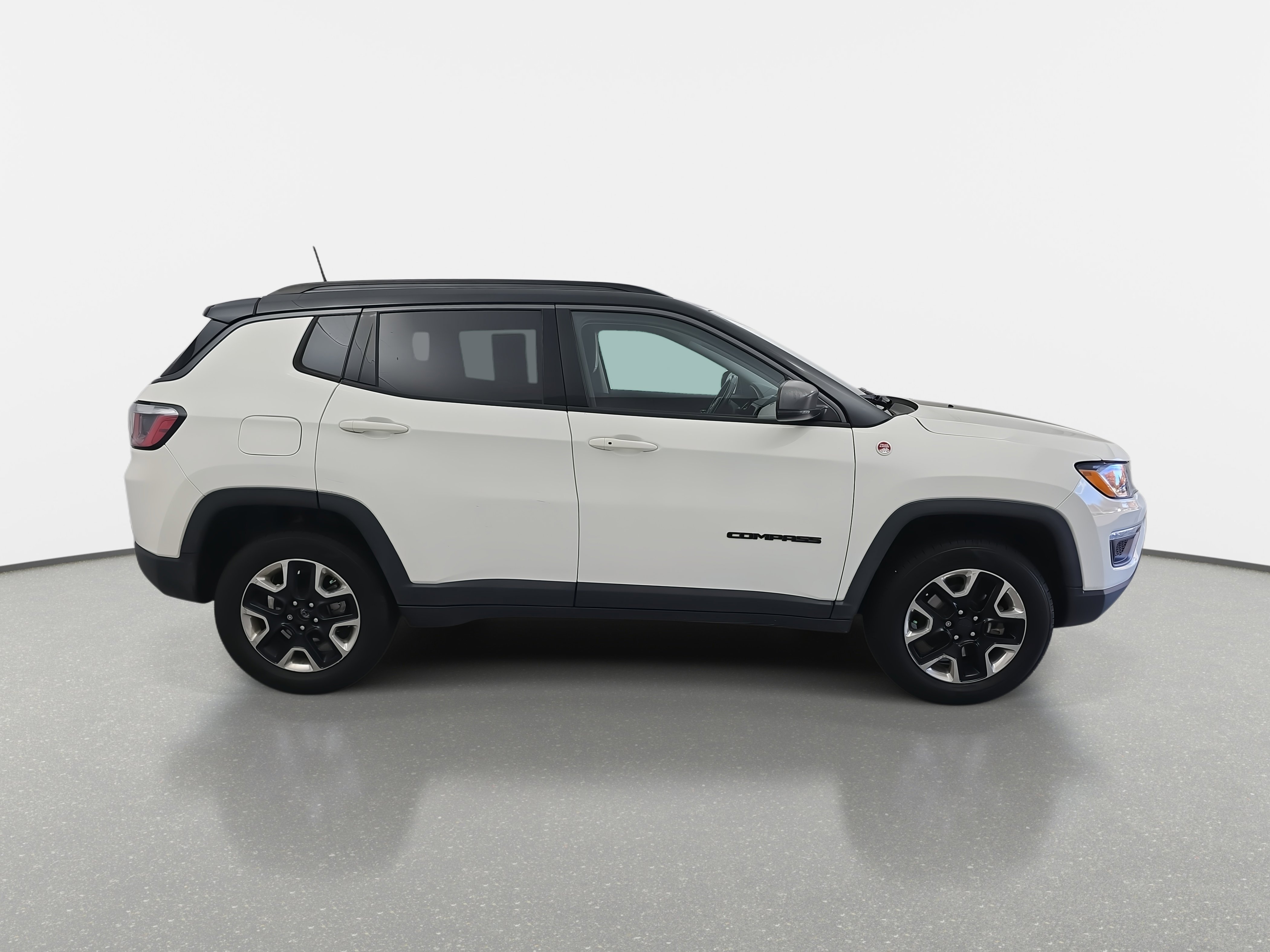 Used 2018 Jeep Compass Trailhawk w/ Cold Weather Group image 4