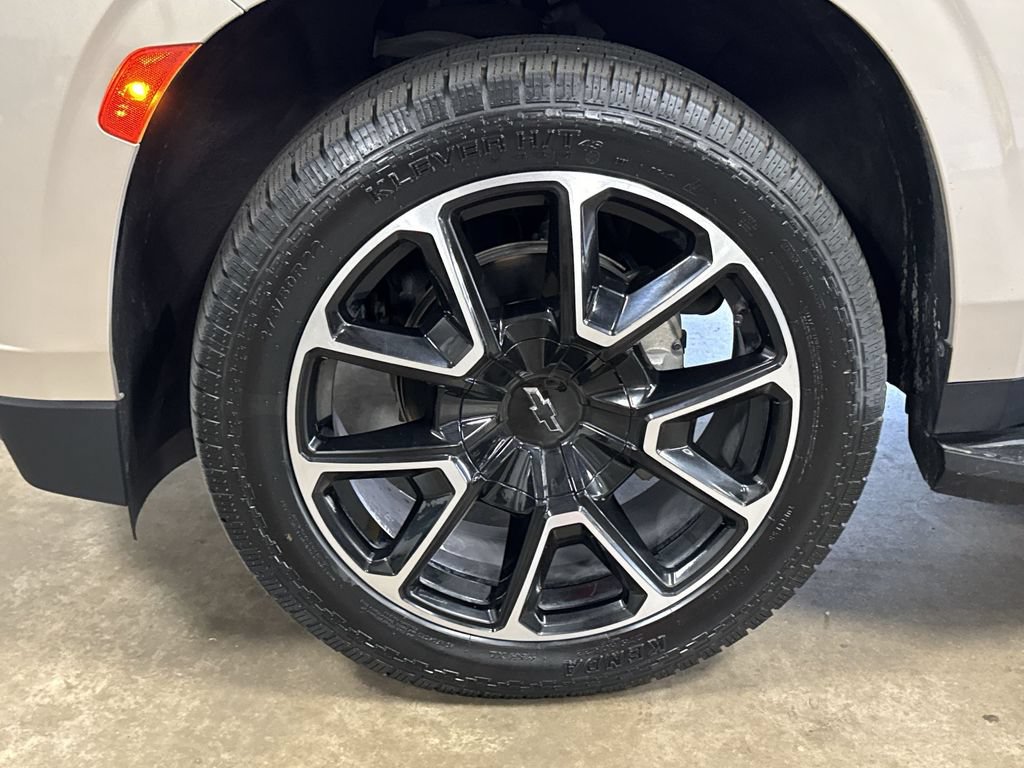 Used 2023 Chevrolet Suburban RST w/ Luxury Package RWD image 33