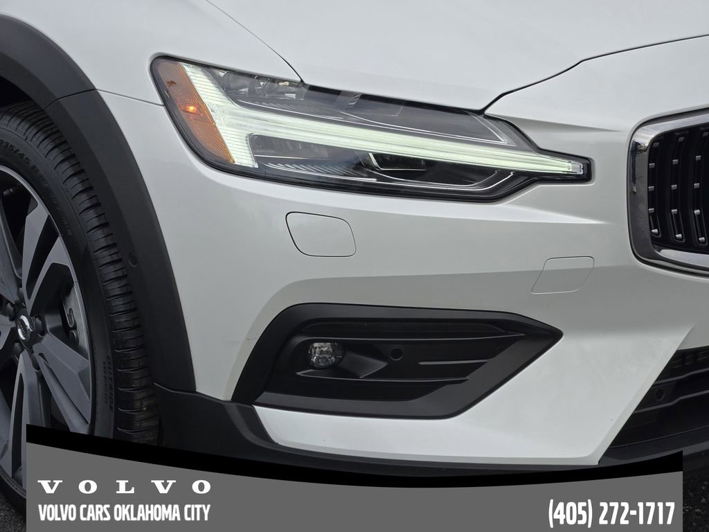 Certified 2025 Volvo V60 B5 Cross Country Plus image 7