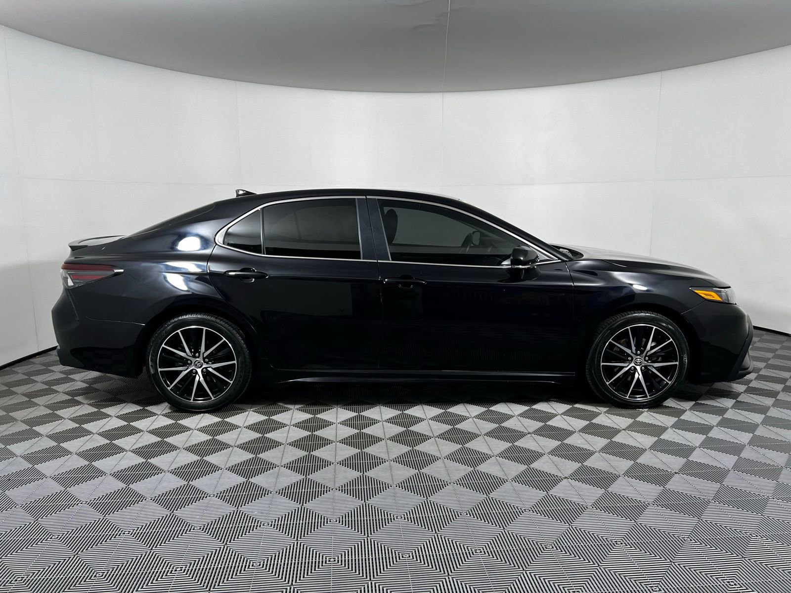 Certified 2024 Toyota Camry SE FWD image 4