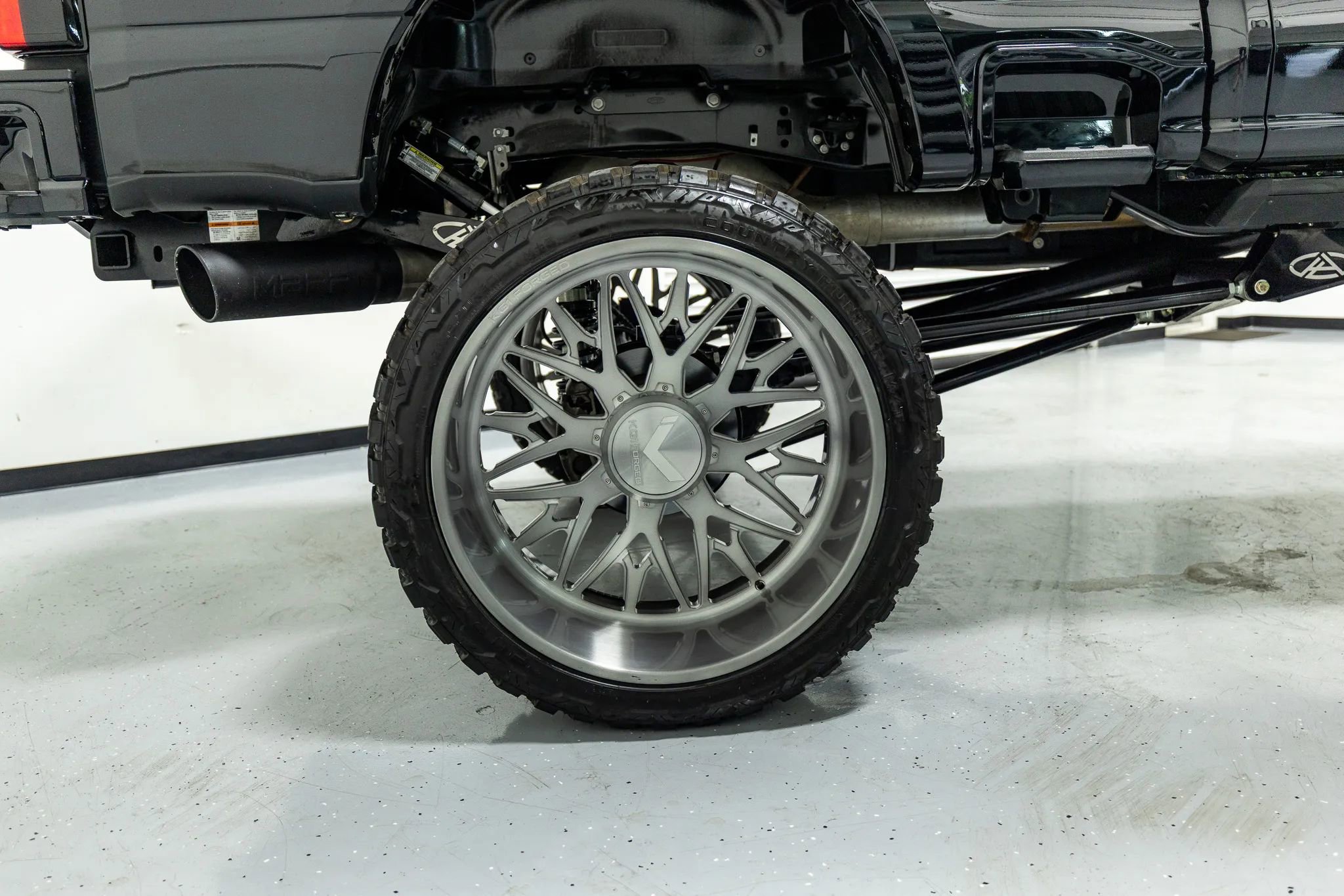 Used 2024 Ford F350 Platinum image 44