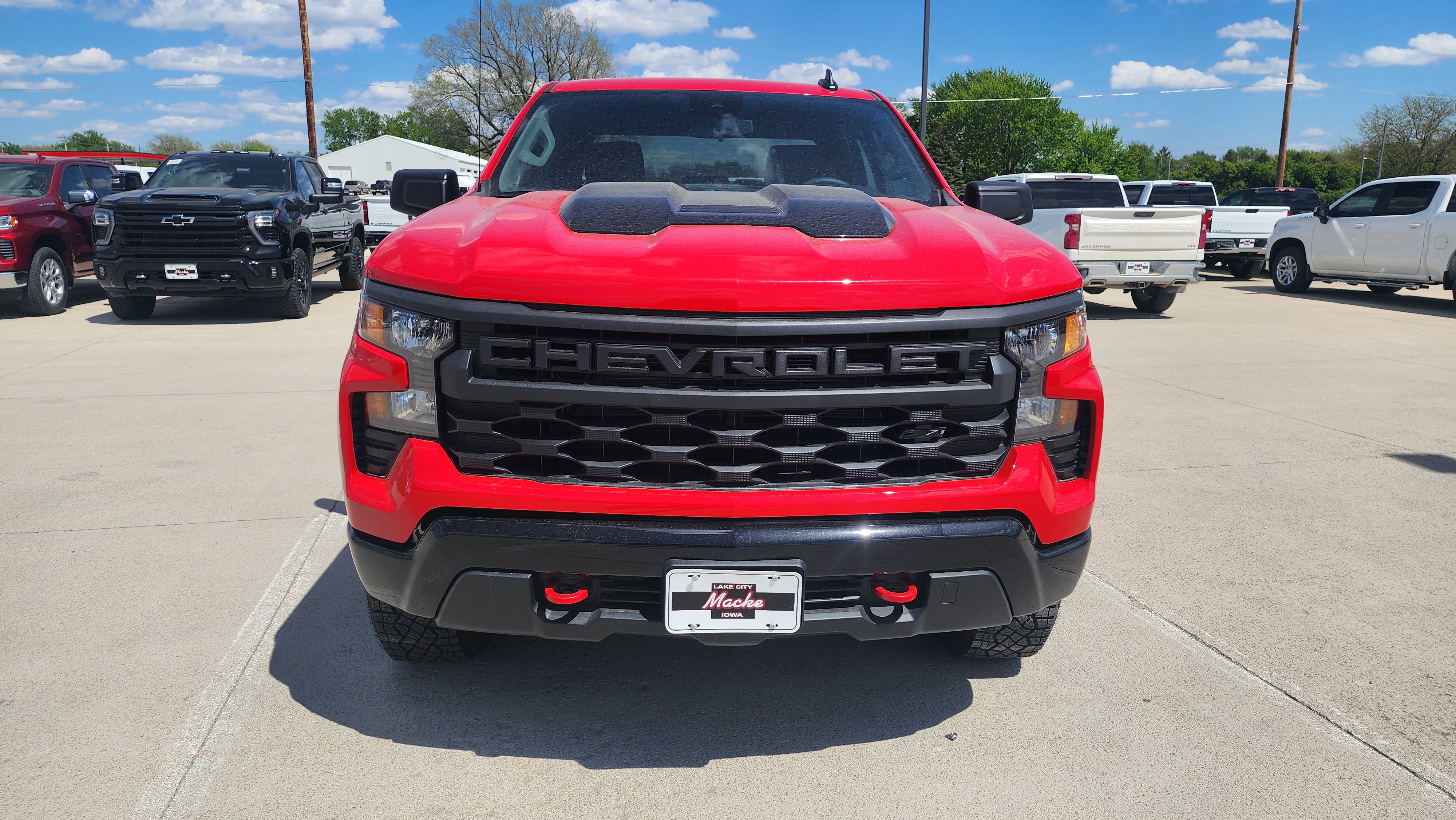 New 2026 Chevrolet Silverado 1500 Custom Trail Boss w/ LPO, Dark Essentials Package AWD/4WD image 2