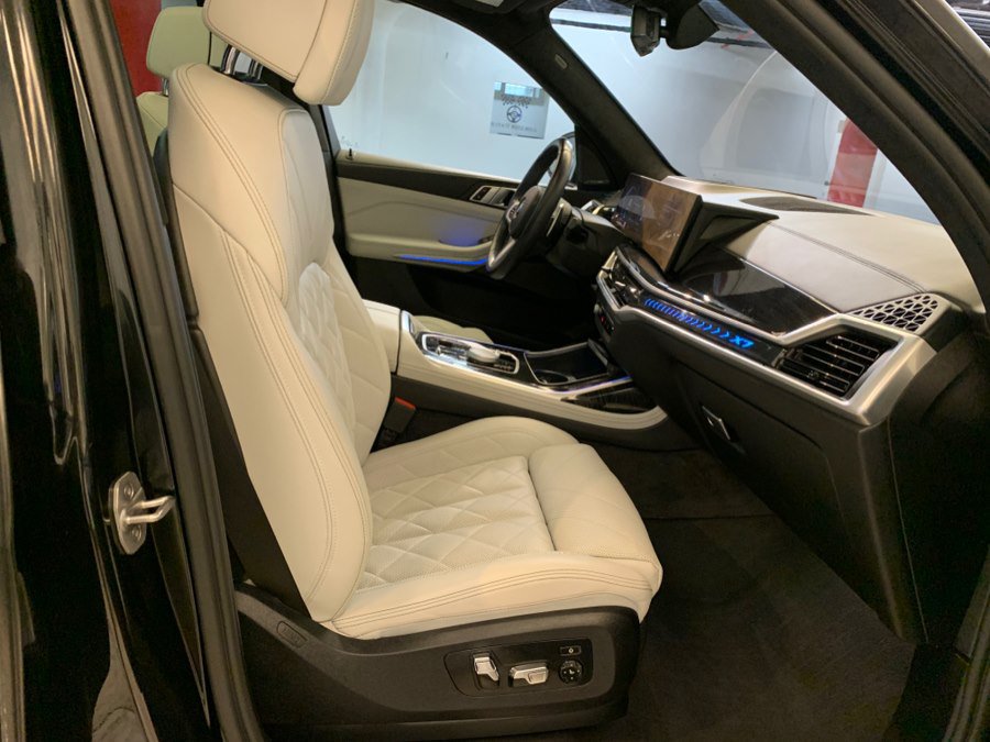 Used 2024 BMW X7 xDrive40i w/ M Sport Package AWD/4WD image 89