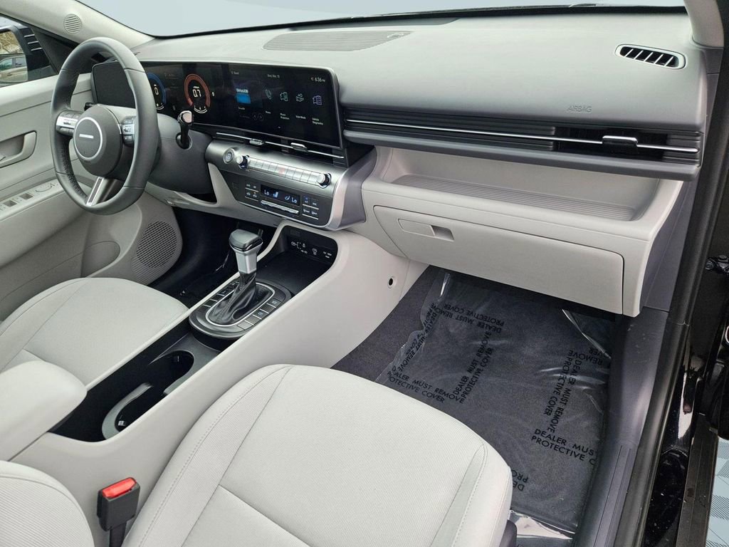 Certified 2025 Hyundai Kona SEL image 30