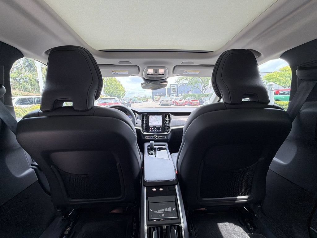 Used 2025 Volvo S90 B6 Plus AWD/4WD image 20