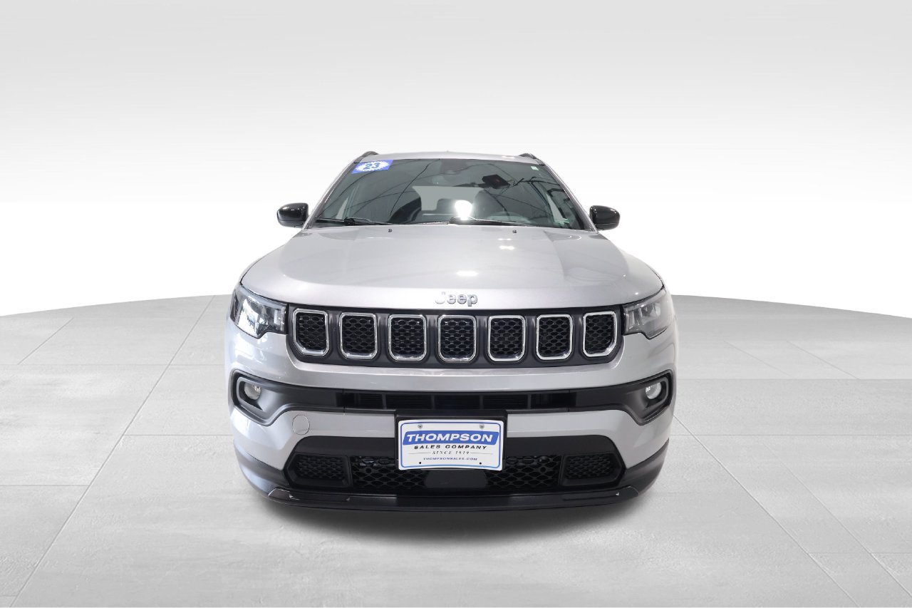 Used 2023 Jeep Compass Latitude w/ Convenience Group AWD/4WD image 7
