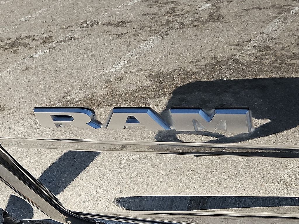 Used 2019 RAM 2500 Laramie w/ Black Appearance Package AWD/4WD image 16
