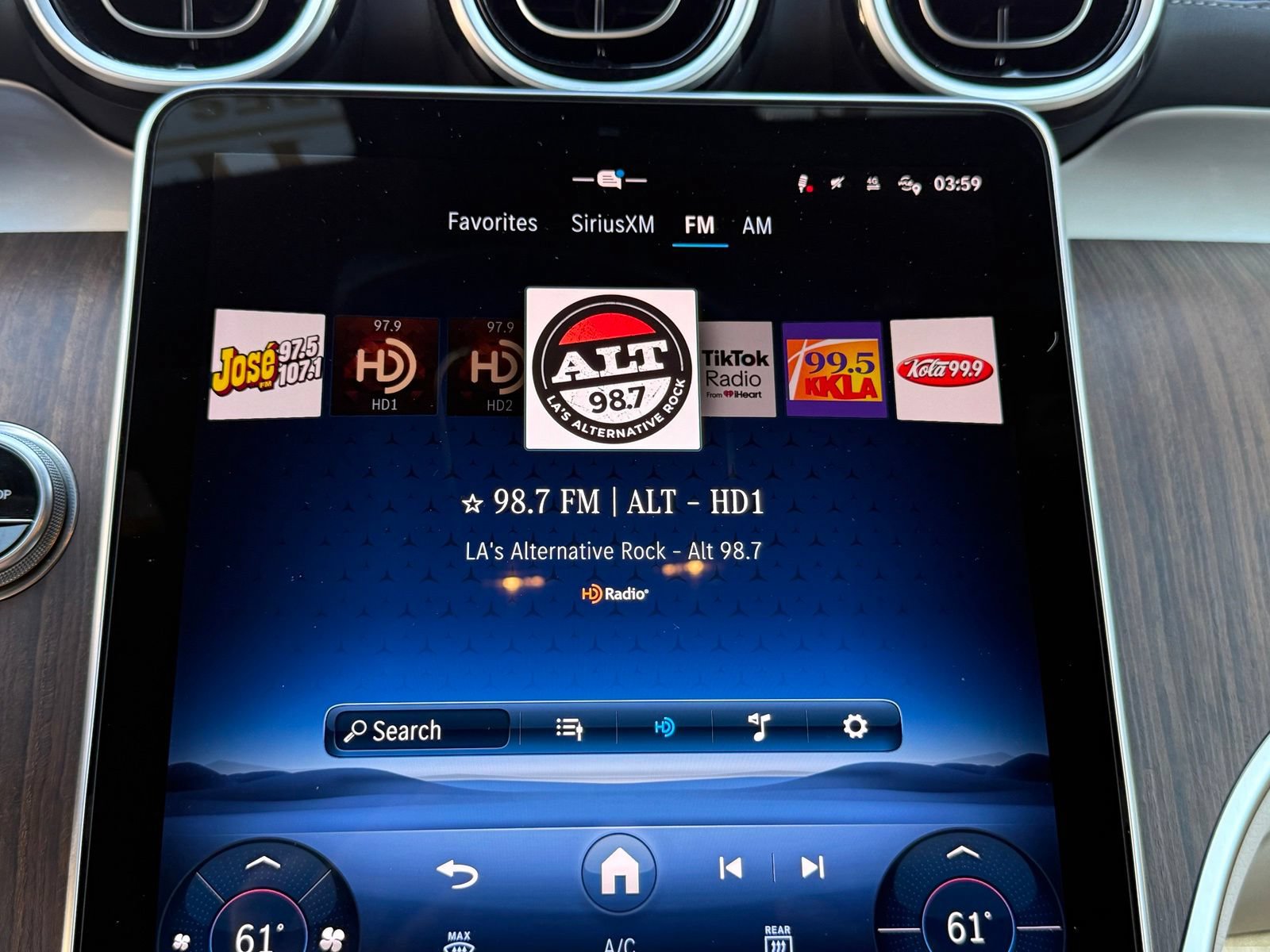 Used 2025 Mercedes-Benz GLC 300 image 34
