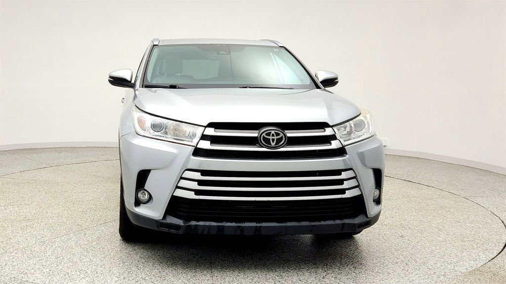 Used 2018 Toyota Highlander XLE FWD image 2