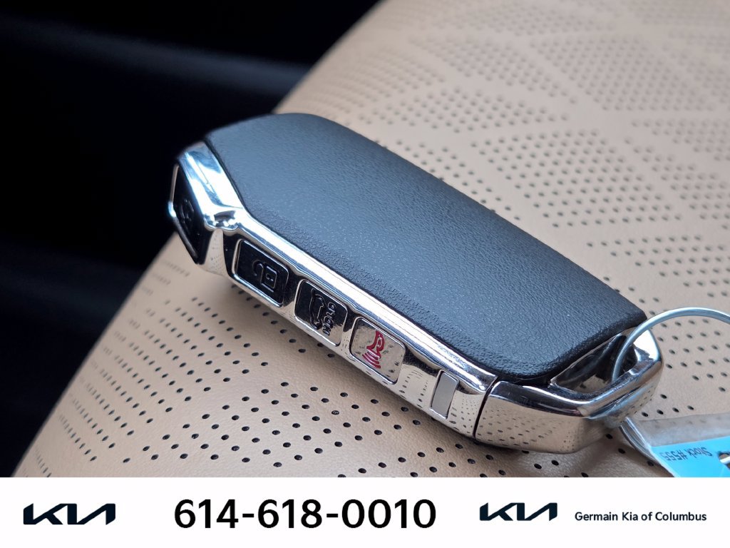 Used 2022 Kia Carnival EX FWD image 33