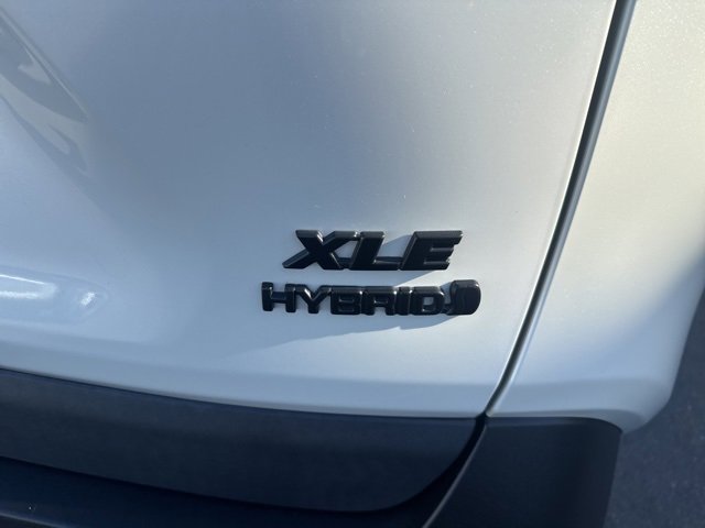Used 2022 Toyota RAV4 XLE Premium image 32