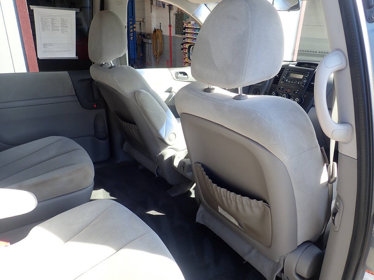 Used 2008 Kia Sedona LX FWD image 32