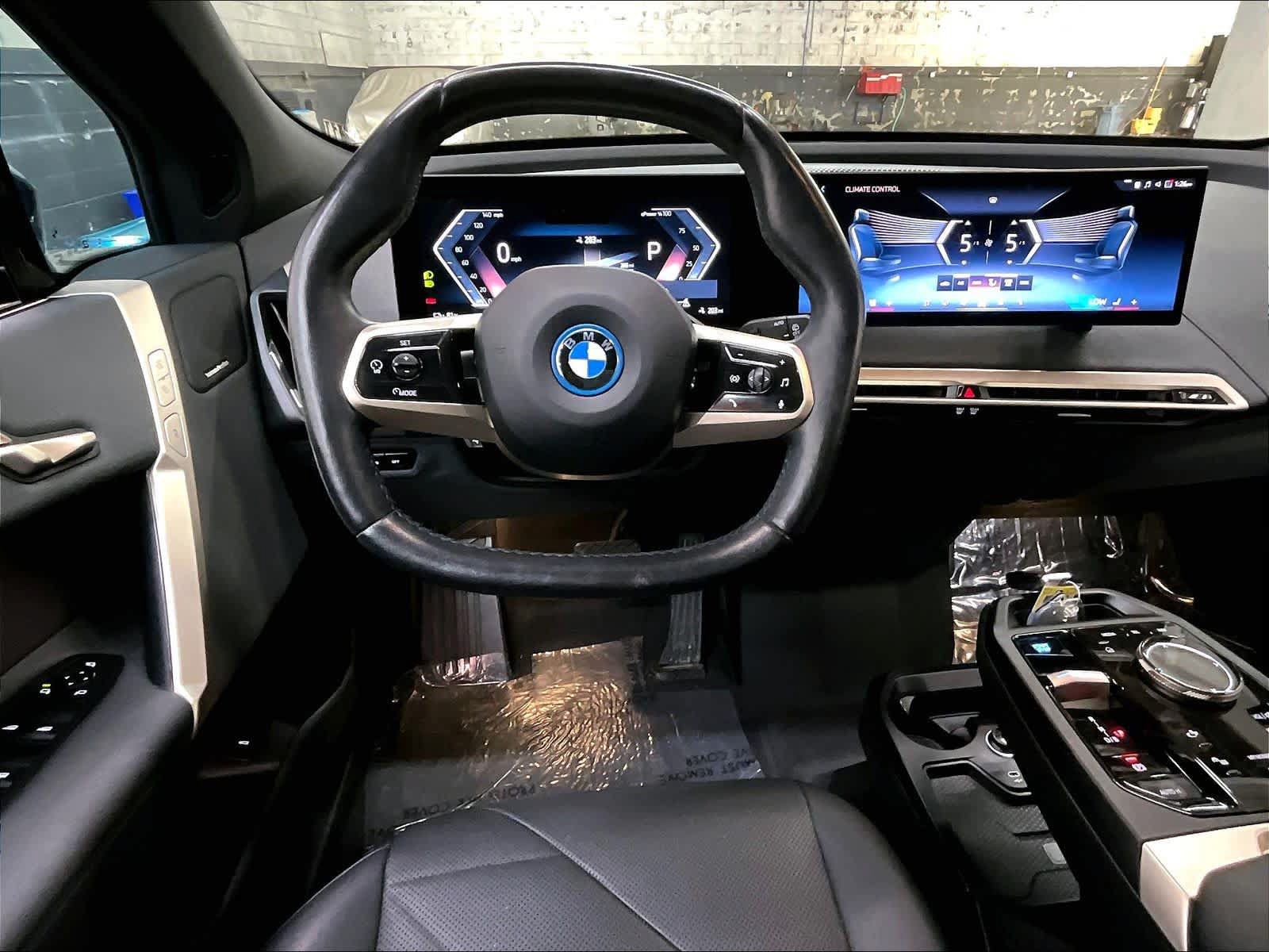 Used 2024 BMW iX xDrive50 w/ Sport Package AWD/4WD image 8