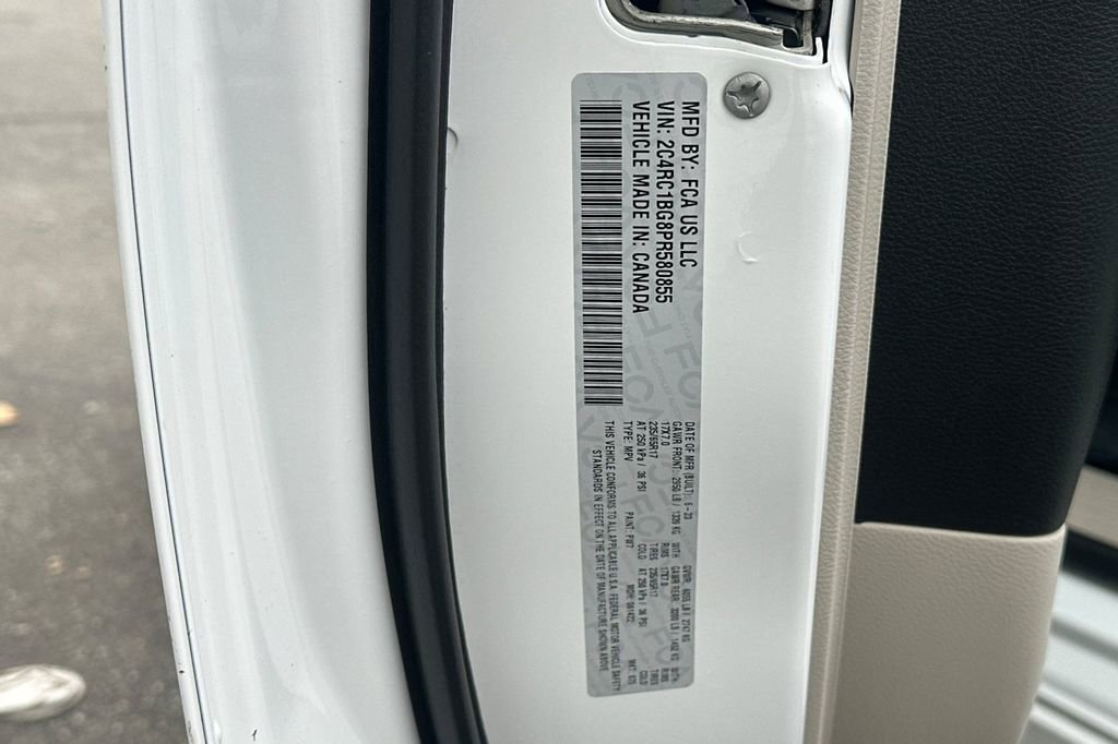 Used 2023 Chrysler Pacifica Touring-L image 29