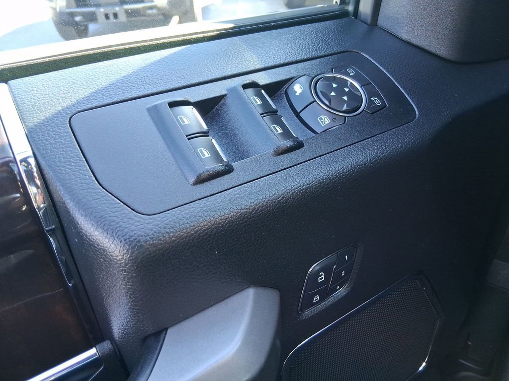Used 2015 Ford F150 Platinum w/ Equipment Group 701A Luxury image 19