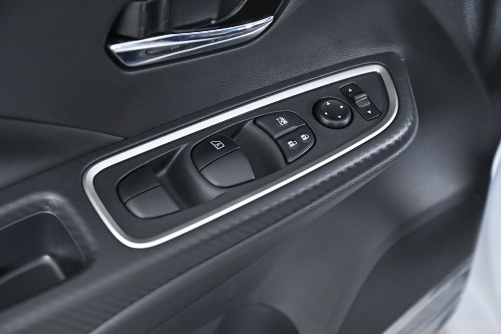 New 2025 Nissan Versa SR w/ Trunk Package FWD image 17