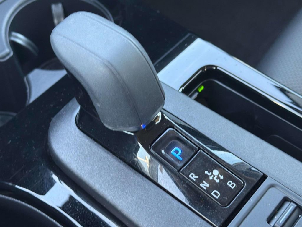 Used 2025 Toyota Prius XLE image 19