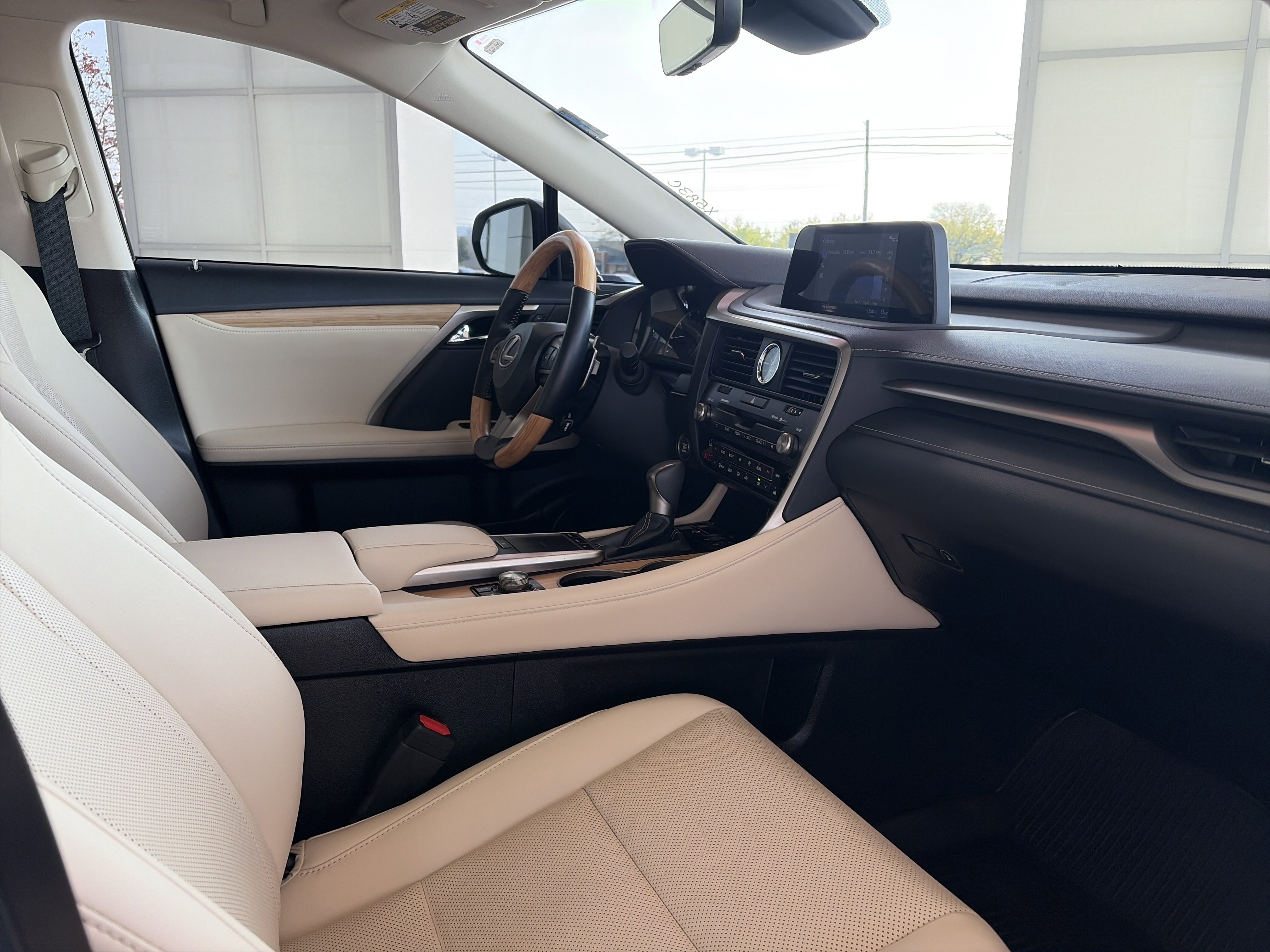 Used 2021 Lexus RX 350L Premium w/ Premium Package image 29